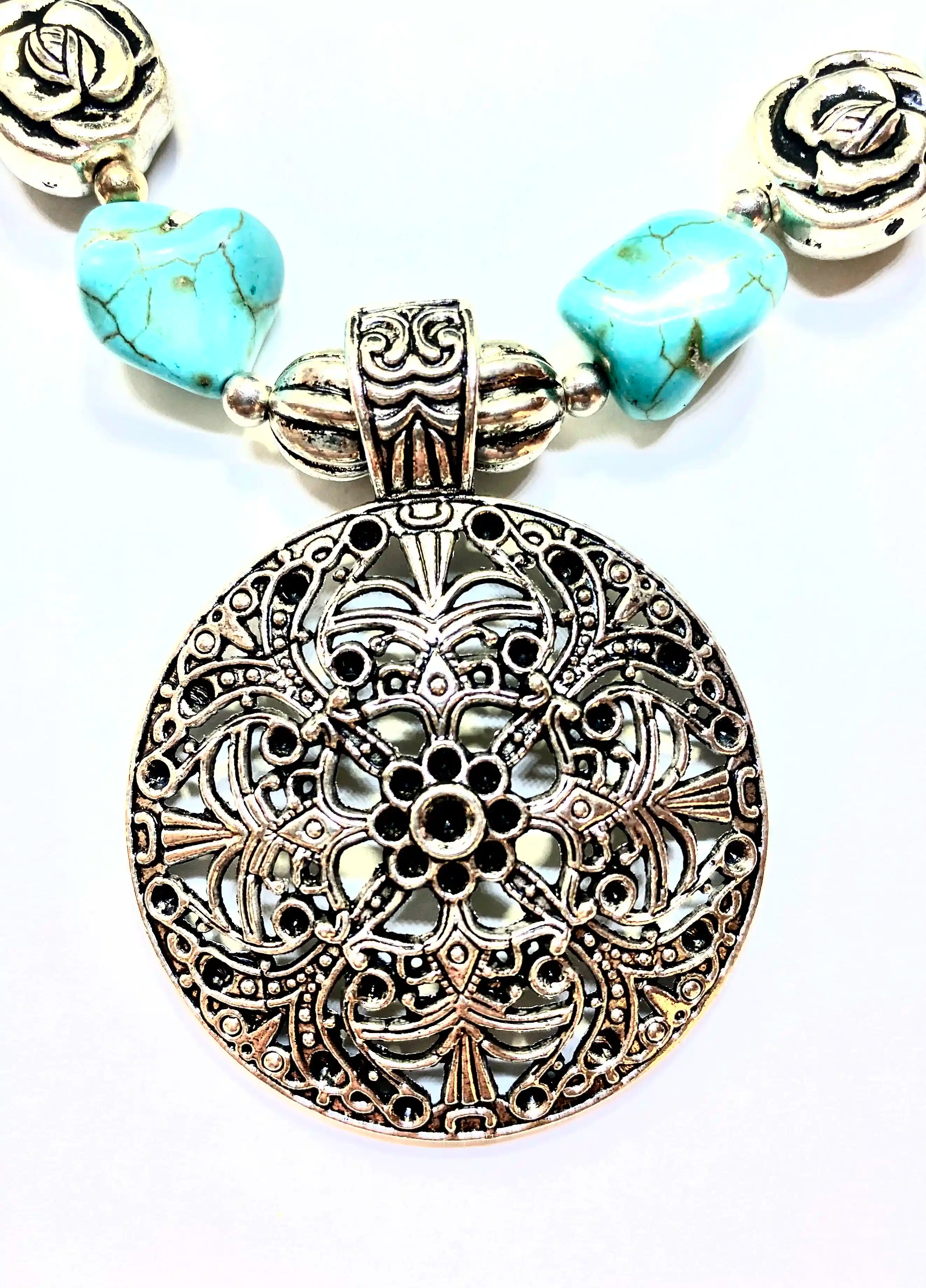 Round pendant with turquoise