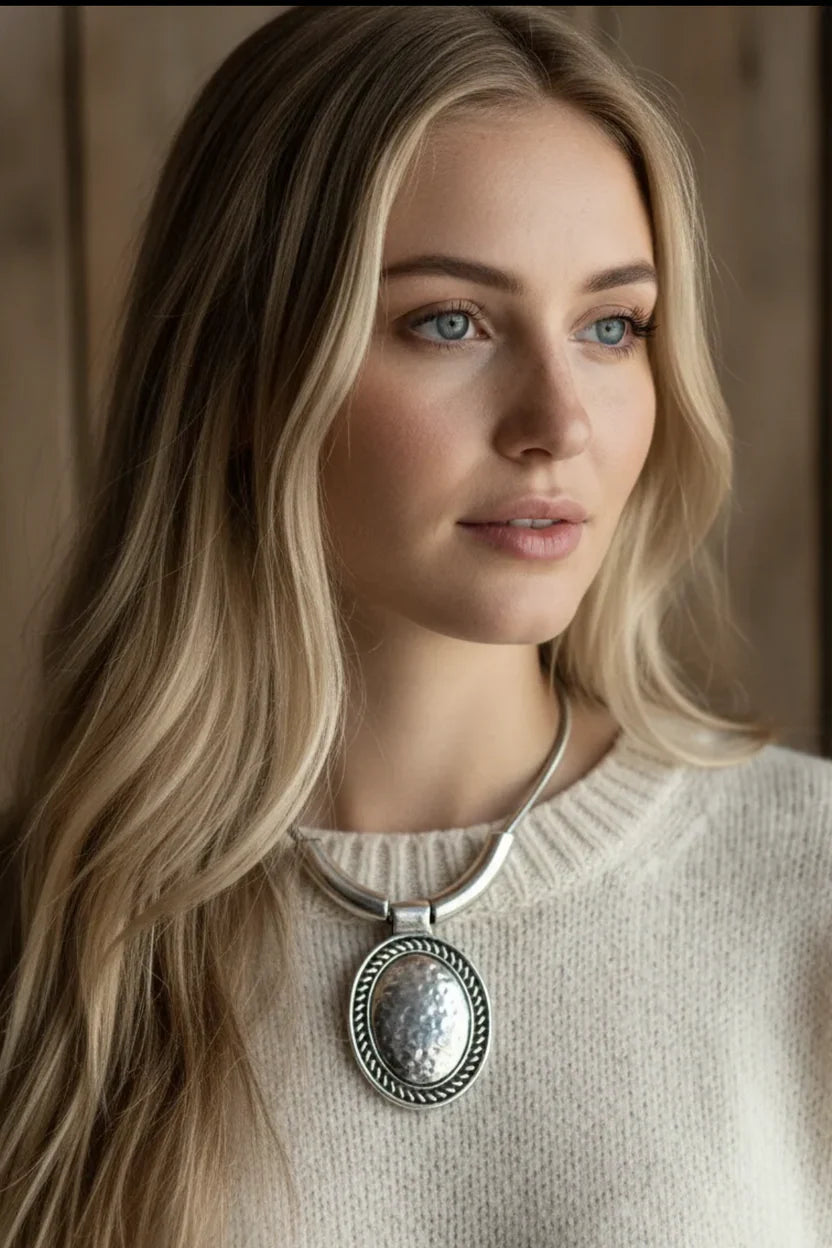 Elegant Oval Necklace